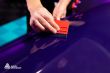 Avery SWF Power Purple Metallic Gloss Autofolie Folierung Nahaufnahme mit Rakel