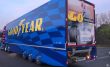 Lkw mit farbenfroher Metamark M7 Folierung und Grafiken