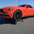 Race Ramps - Car Service Ramp RR-72-2 ein Teil der Rampe in Anwedung mit einem Mustang