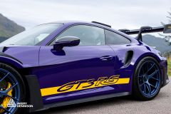 Avery SWF Power Purple Metallic Gloss Autofolie Porsche GT3 RS foliert
